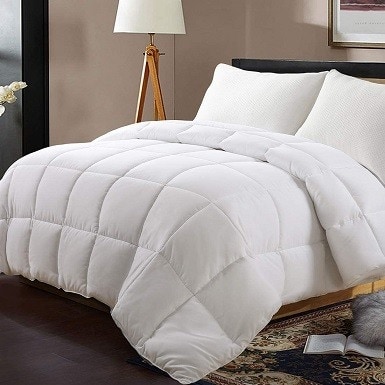 5 Best Comforters for Dog Hair in 2023 - Reviews & Top Picks | Hepper