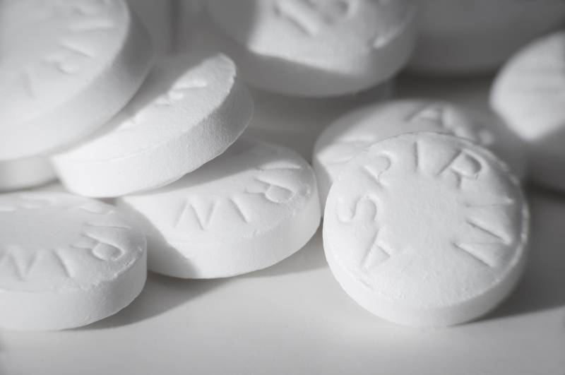 chụp macro aspirin trắng trên nền trắng