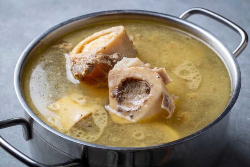 nước dùng thịt bò trong nồi