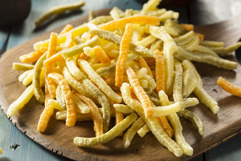 veggie straws in wooden board