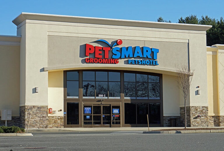 Does PetSmart Allow Dogs? 2024 Update & Rules Hepper