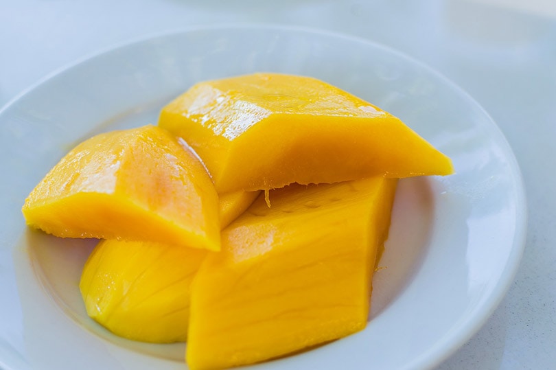 sliced mango