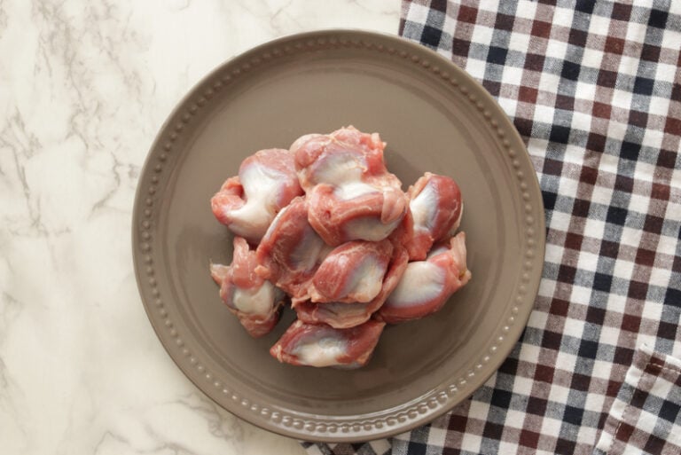 Can Cats Eat Chicken Gizzards? VetApproved Facts & FAQ Hepper