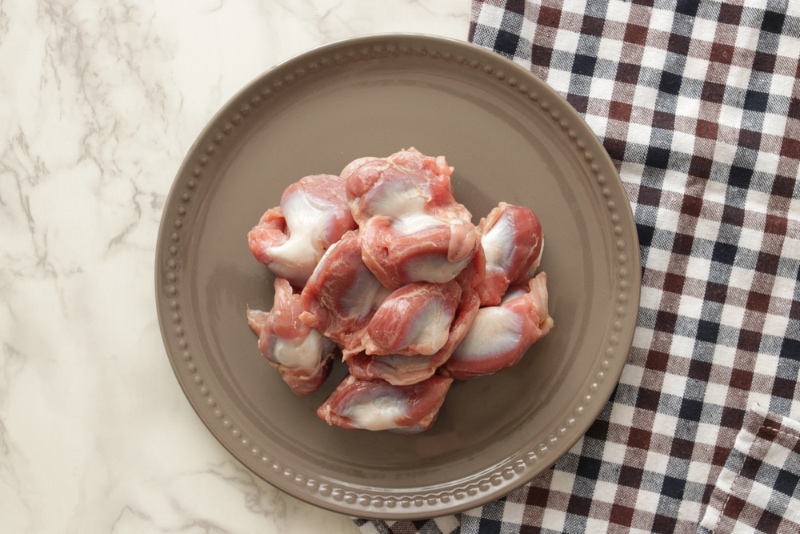 Can Cats Eat Chicken Gizzards? VetApproved Facts & FAQ Hepper