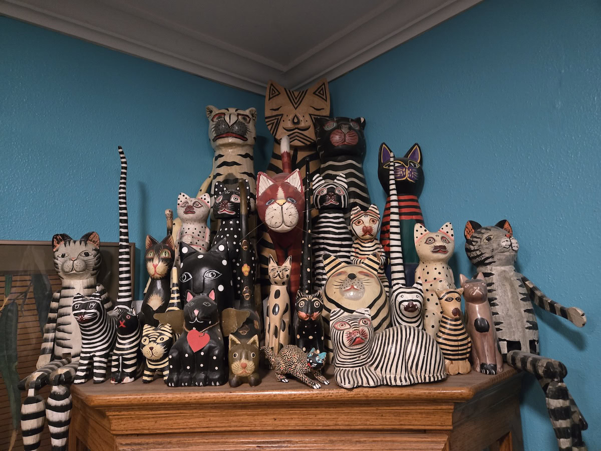 Indonesian wooden cats at the Mewseum