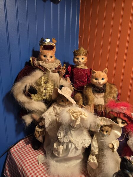 Kings and queens at the Mewseum